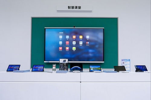 智慧教育新篇章 華為擎云亮相第七屆深圳教育裝備博覽會，展示計算機軟硬件及輔助設備一體化解決方案